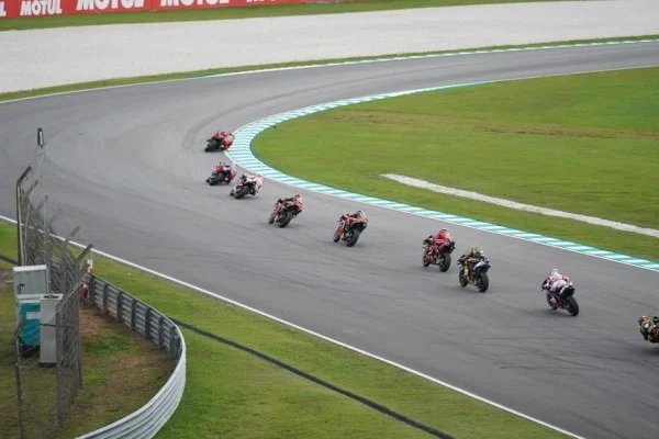 MotoGP阿拉贡站马奎斯主场气势与巴尼亚亚反击路线解析